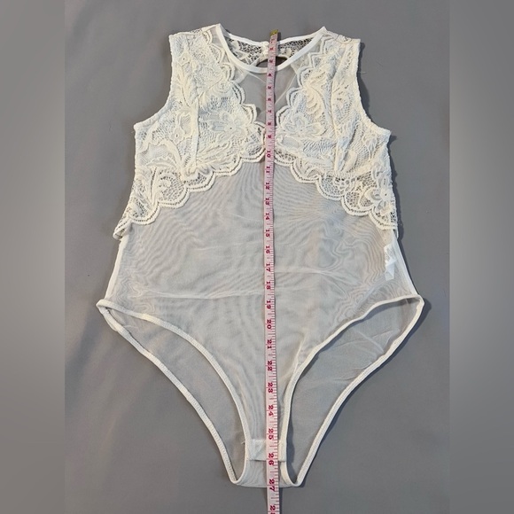 Womens ambiance Ivory laced bodysuit sz Large - Picture 5 of 8